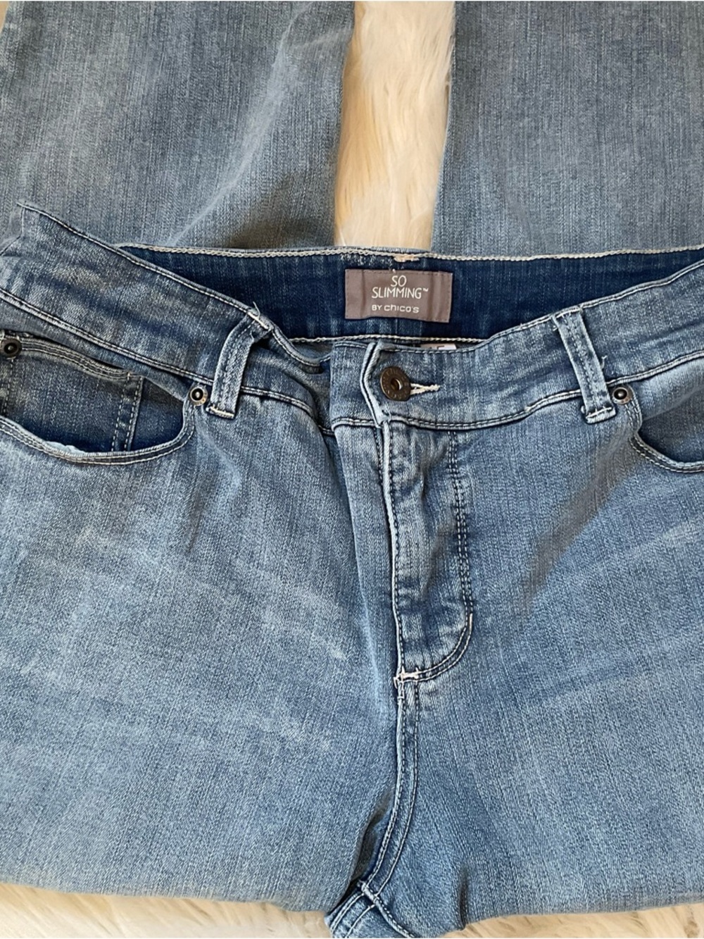 Chico’s So Slimming Capri Jeans - Chico’s Size 1.5 / 10 - Picture 4 of 7